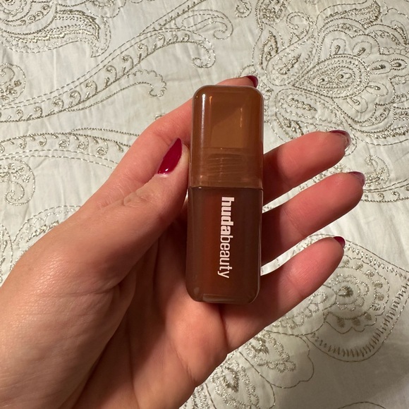 HUDA BEAUTY
Blush Filter Soft Glow Liquid Blush - Picture 1 of 2